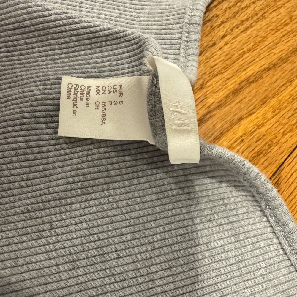 H&M Light Gray Ribbed Top - Picture 2 of 4